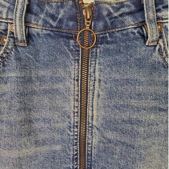 We The Free Zip It Up Denim Mini Skirt In Blue Size 27 BOHO - Picture 6 of 8